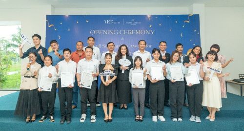 HOTEL ACADEMY VIỆT NAM KHAI GIẢNG LỚP QUẢN TRỊ KHÁCH SẠN & TRAO HỌC BỔNG TOÀN PHẦN VET BY EHL